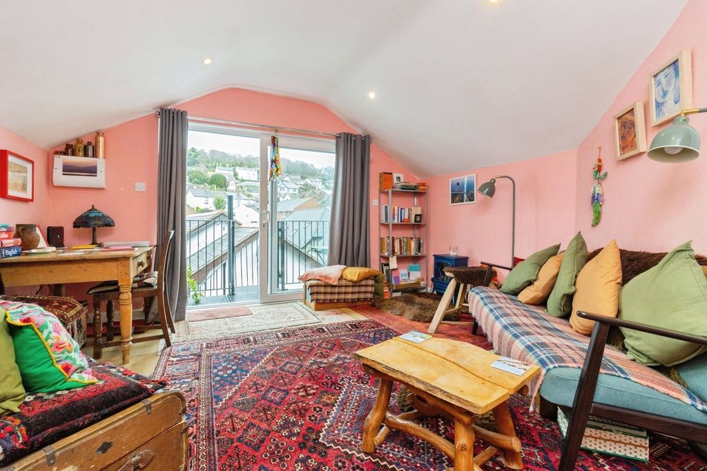 Property photo 2 of 19 Pbox-Img.Jpg
