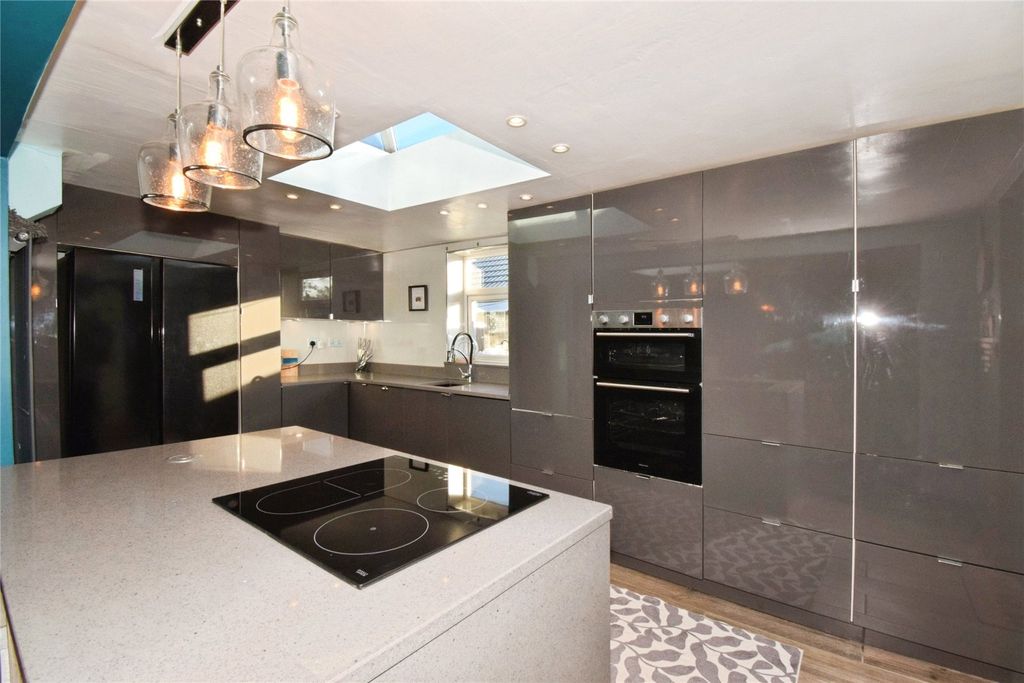 Property photo 2 of 15 Picture No. 12