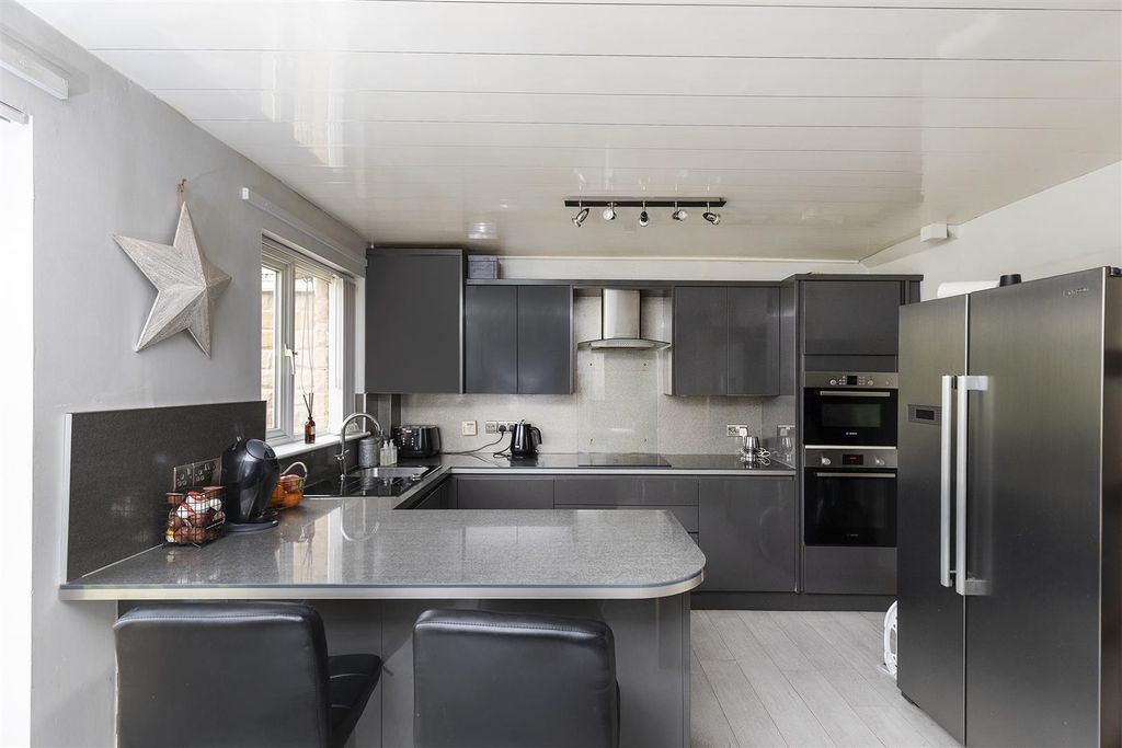 Property photo 3 of 32 Dining Kitchen