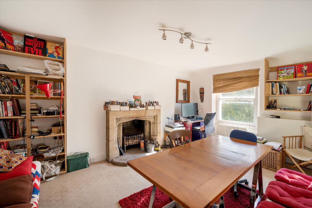 Property photo 2 of 12 Image