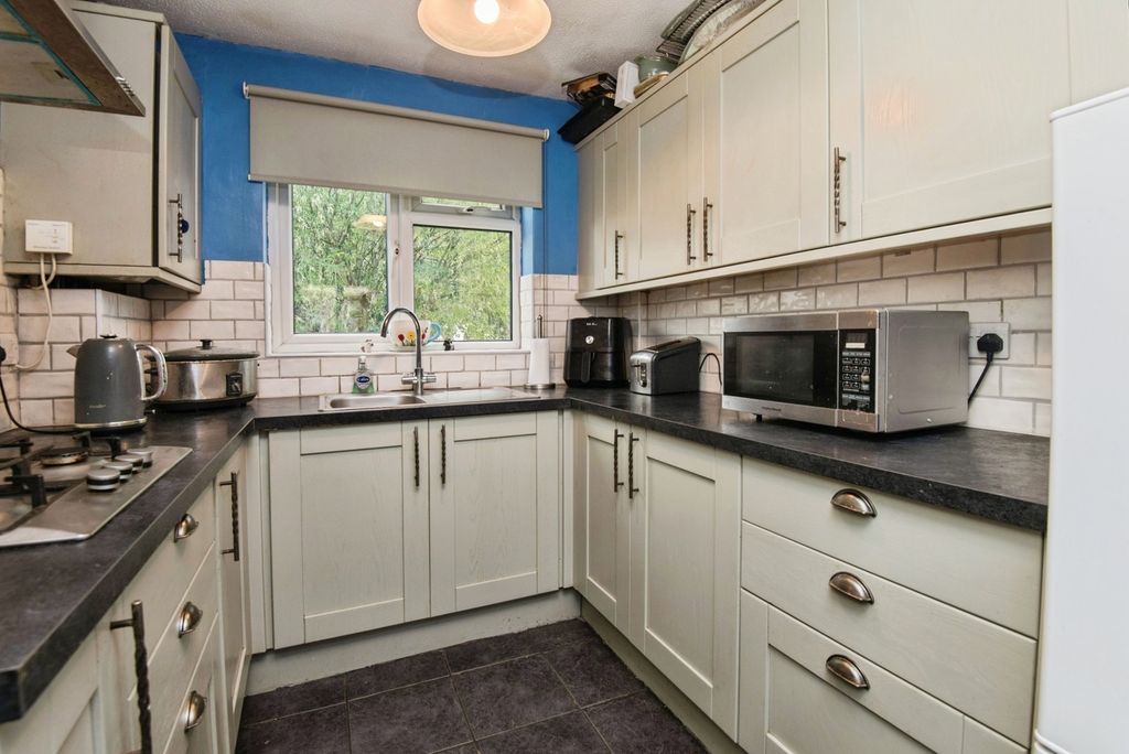 Property photo 2 of 16 Photo