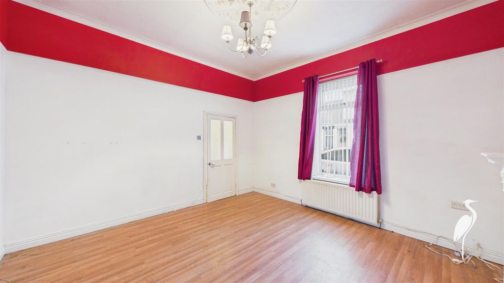 Property photo 3 of 23 Lounge