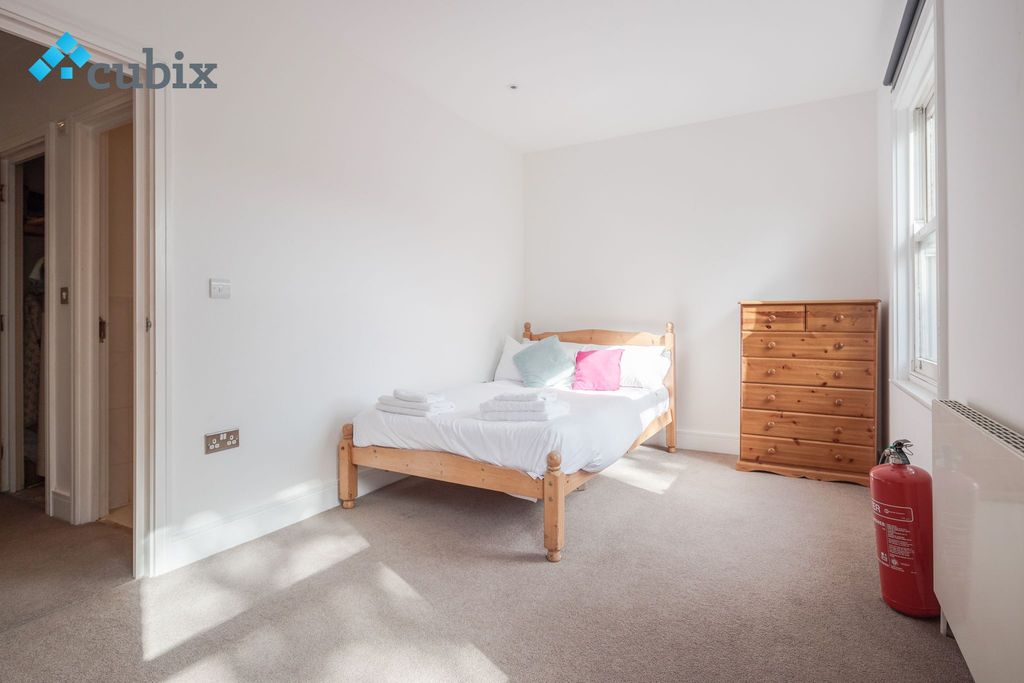 Property photo 2 of 30