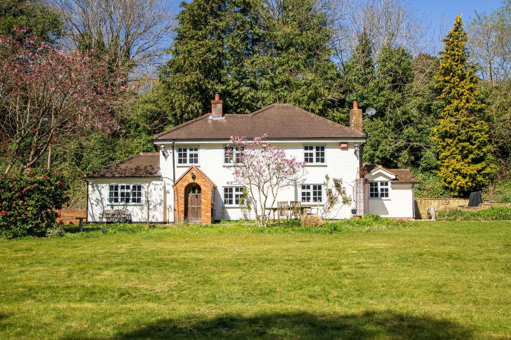 Property photo 1 of 12 Lake Cottage