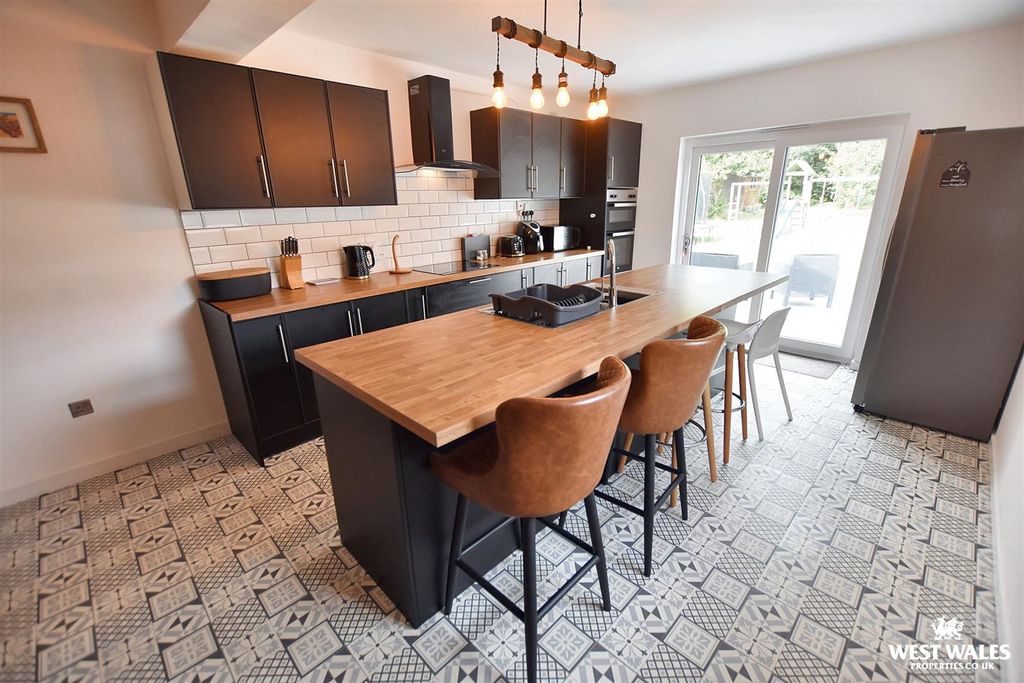 Property photo 3 of 24 17 (65).Jpg