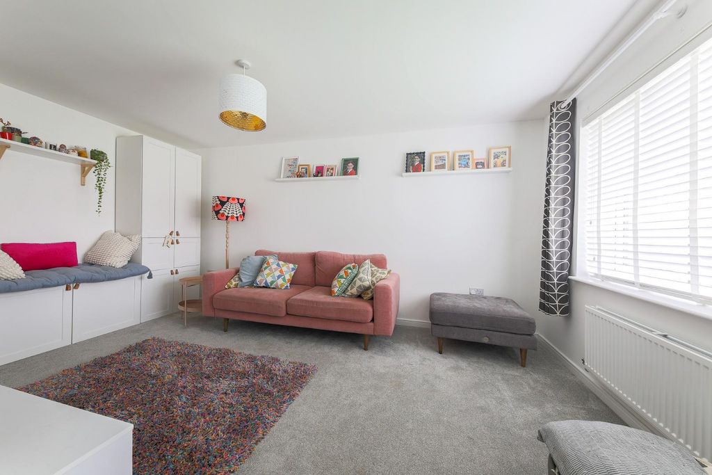 Property photo 2 of 19 Sitting Room.Jpg
