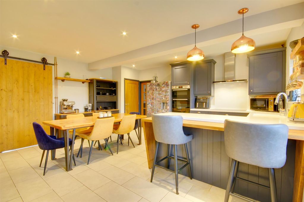 Property photo 3 of 16 Img_3378-Img_3380.Jpg