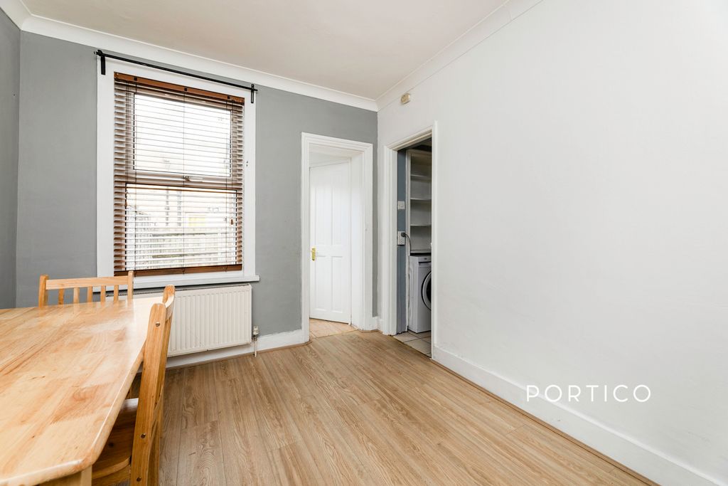 Property photo 3 of 10 Photo