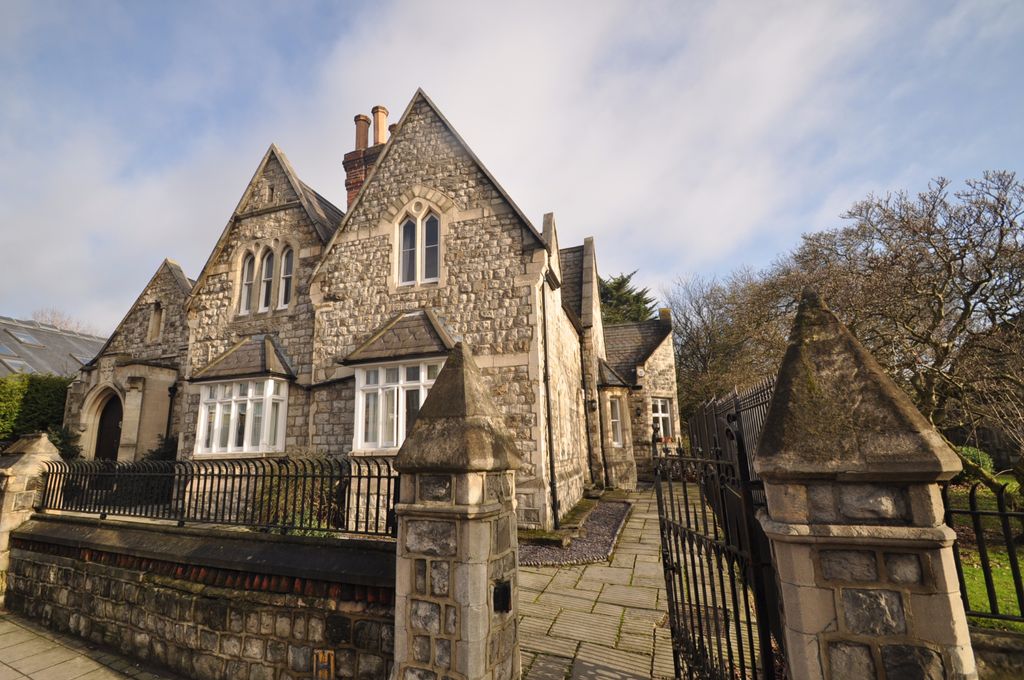 Property photo 1 of 7