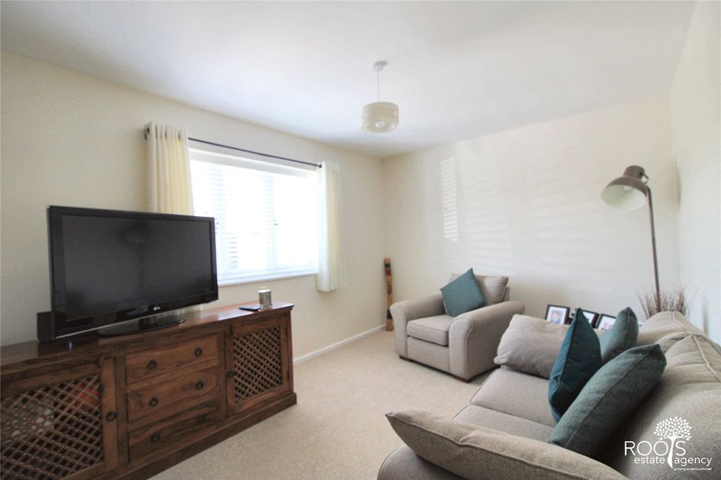 Property photo 2 of 11 Lounge