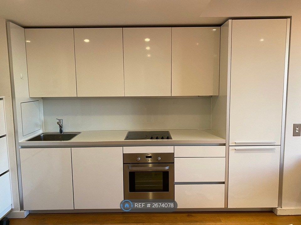 Property photo 3 of 7 Fitted Kitchen