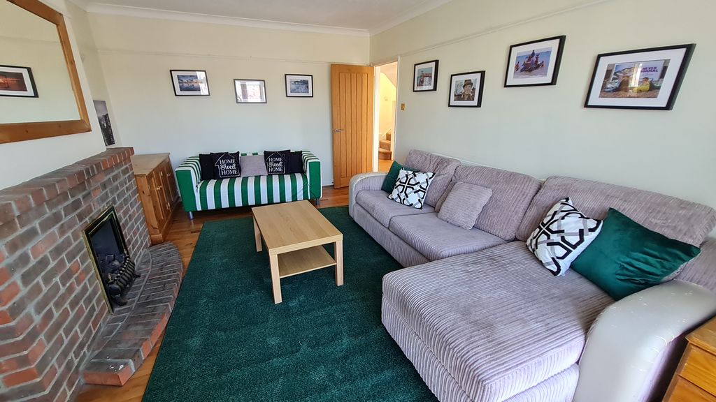 Property photo 2 of 25