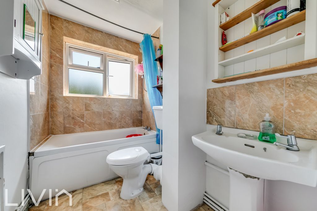 Property photo 3 of 9 10