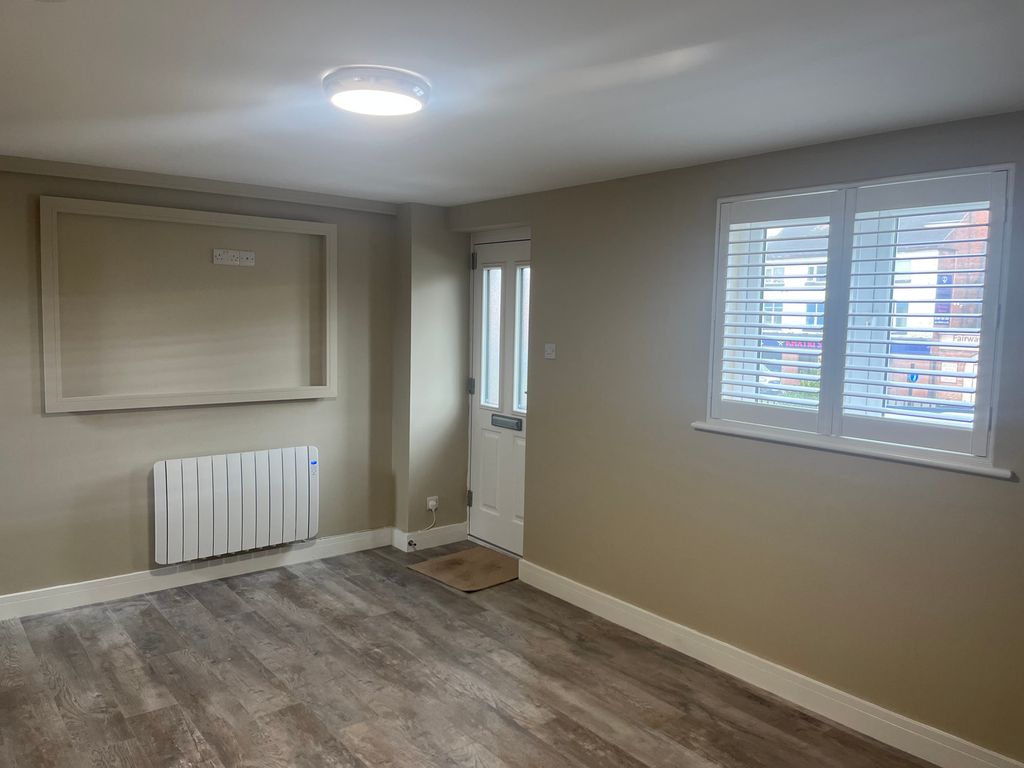 Property photo 3 of 12 Lounge Area