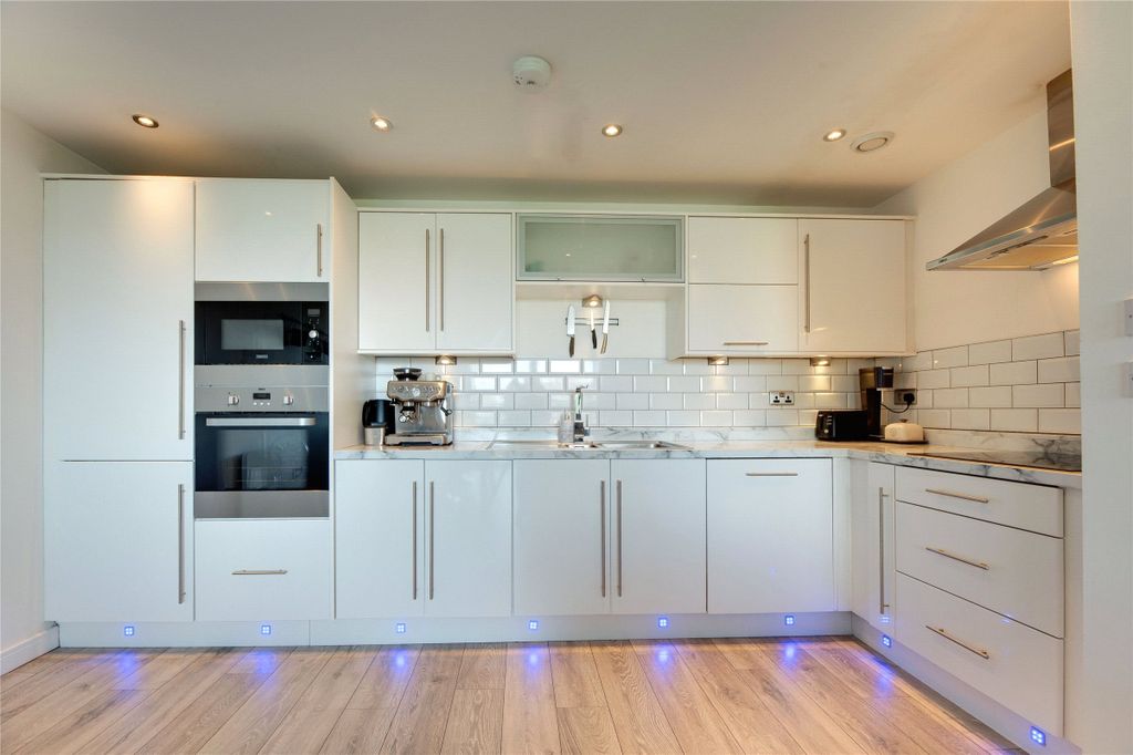 Property photo 2 of 19 Kitchen