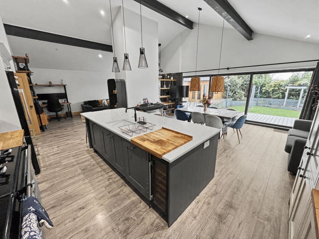 Property photo 3 of 32