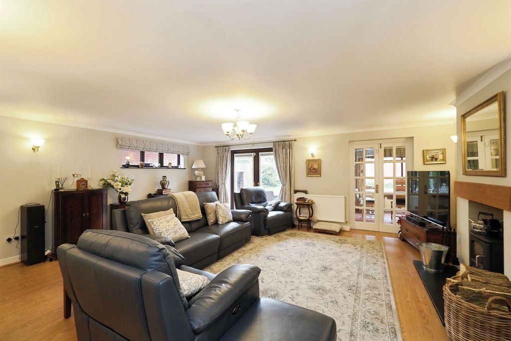 Property photo 2 of 19