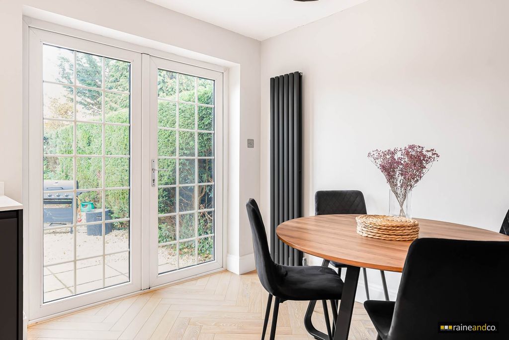 Property photo 3 of 25