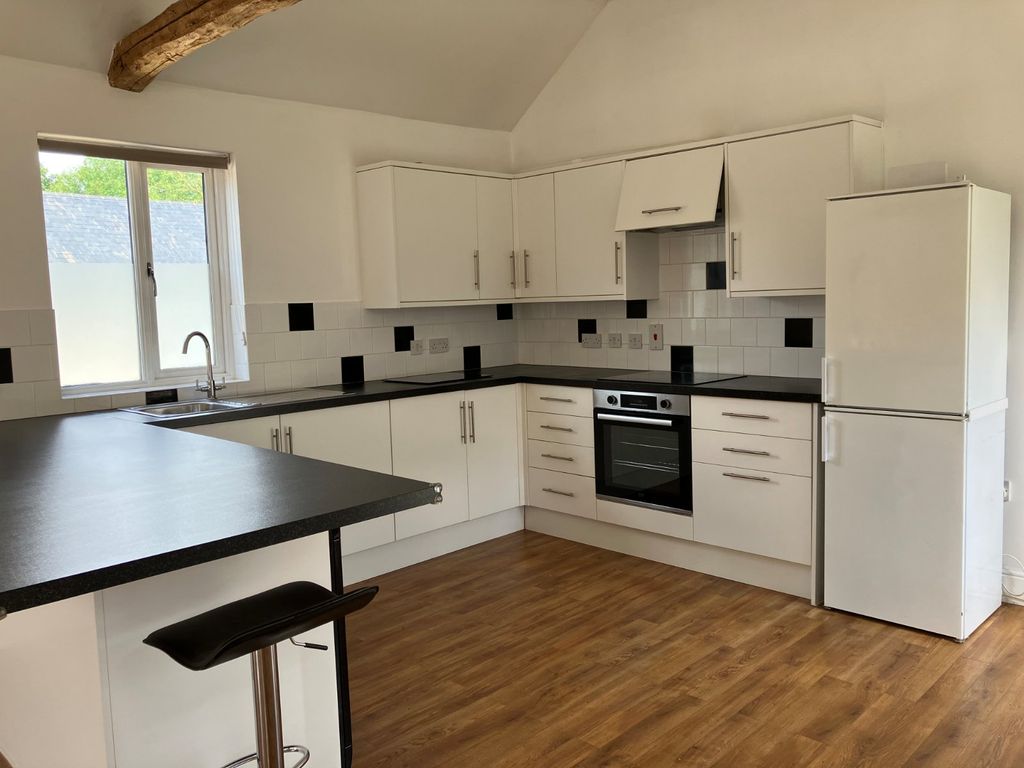 Property photo 3 of 8 Kitchen