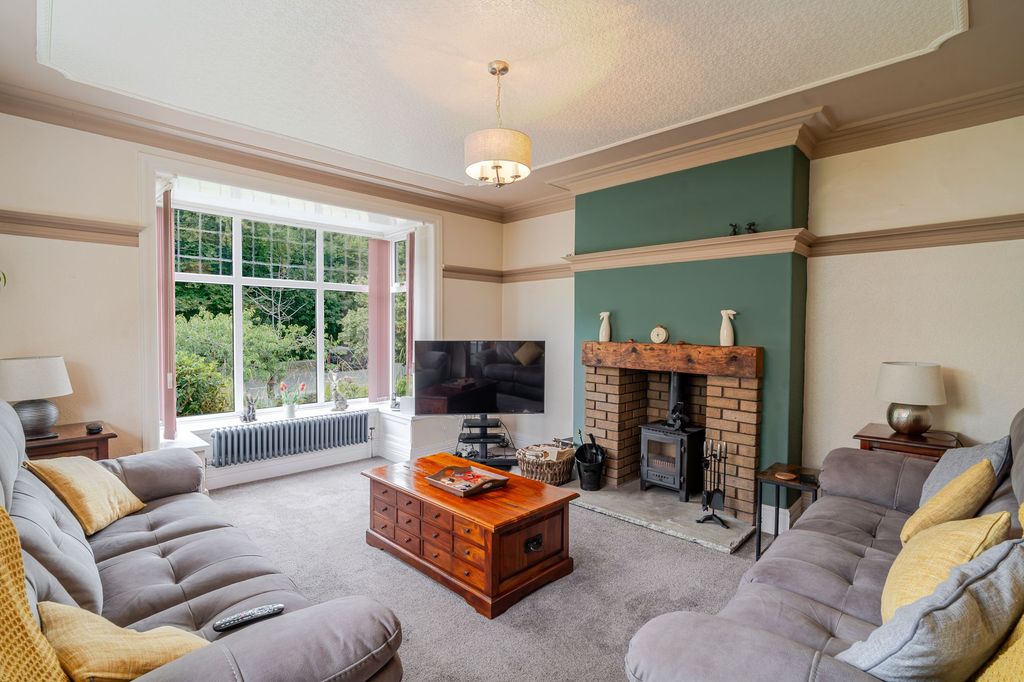 Property photo 2 of 31