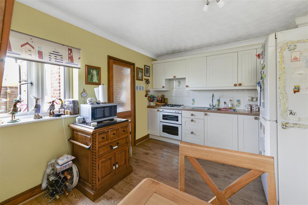 Property photo 3 of 13 12Whetstead04.Jpg