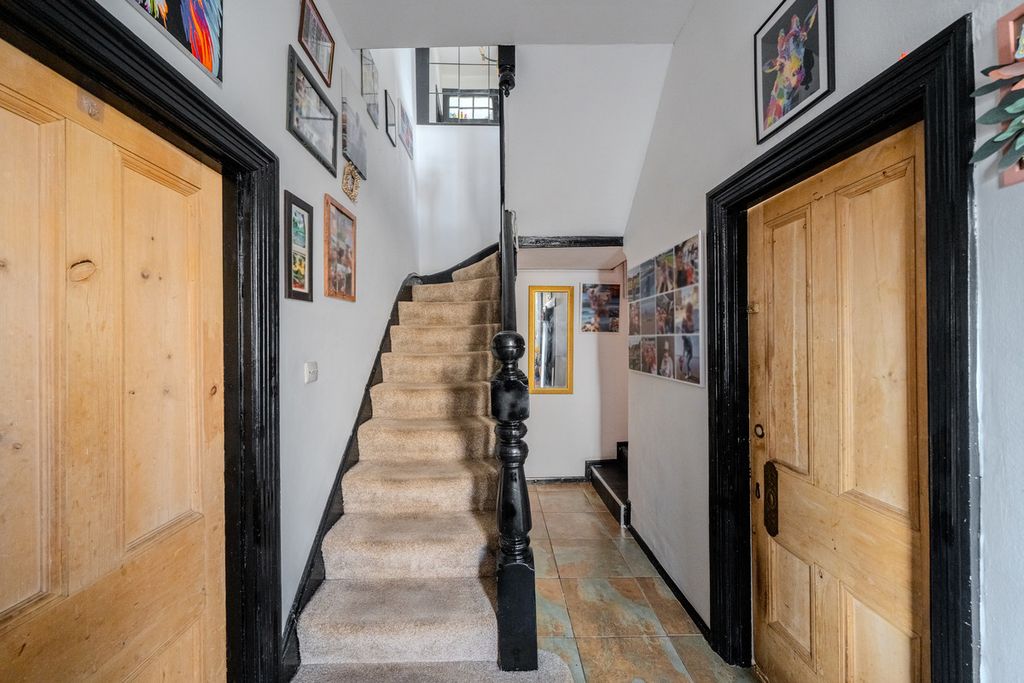 Property photo 2 of 36