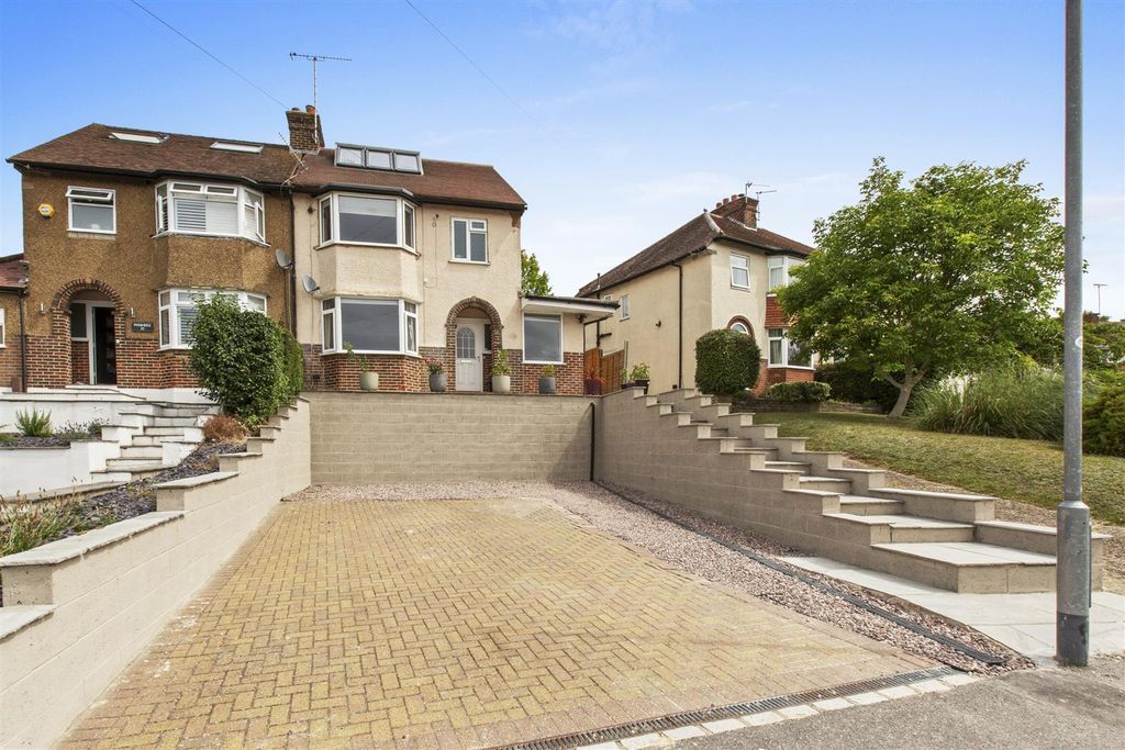 Property photo 1 of 17 Robinson Road-14.Jpg