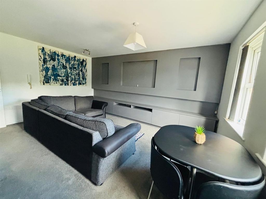 2 bed flat for saleWhitehall Croft, Leeds LS12 photo 4