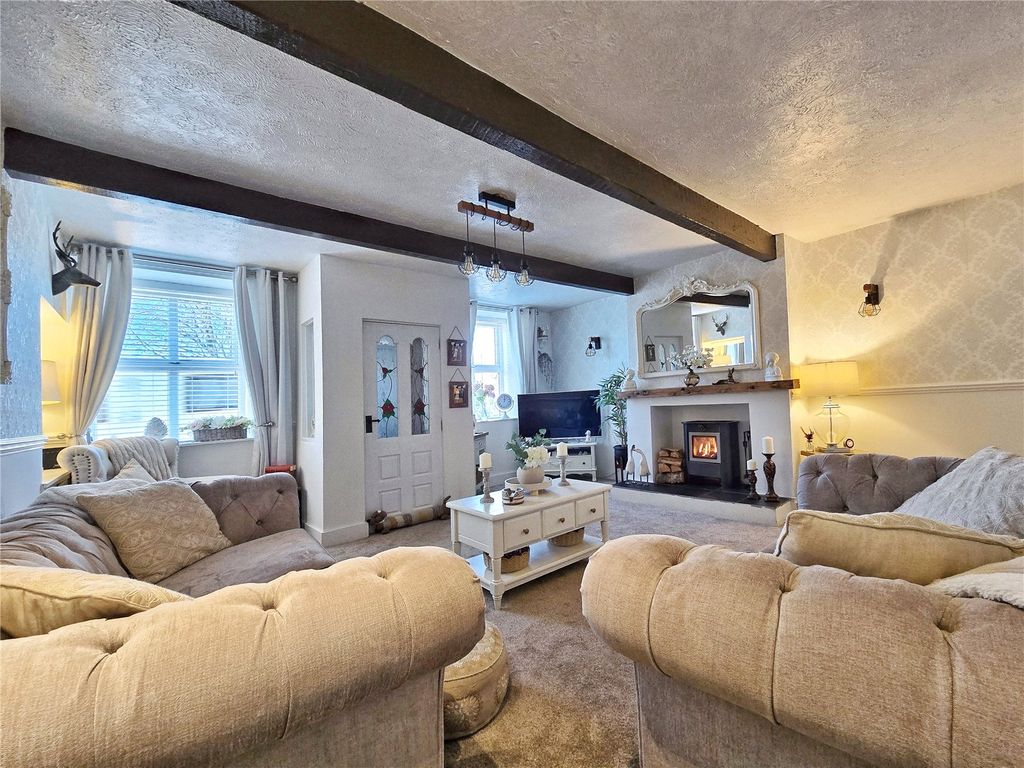 Property photo 2 of 22 Lounge