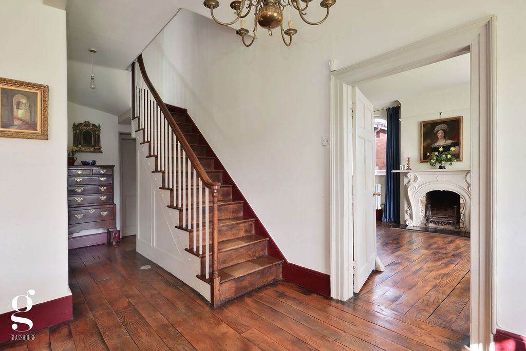 Property photo 3 of 46