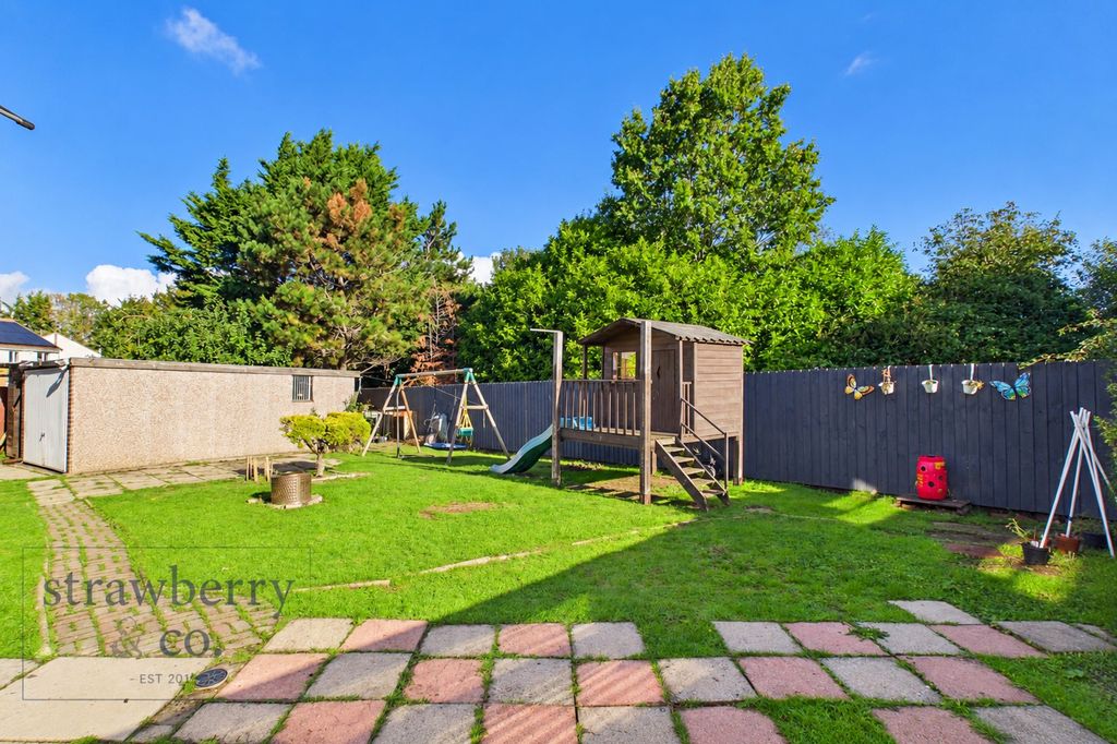 Property photo 2 of 27