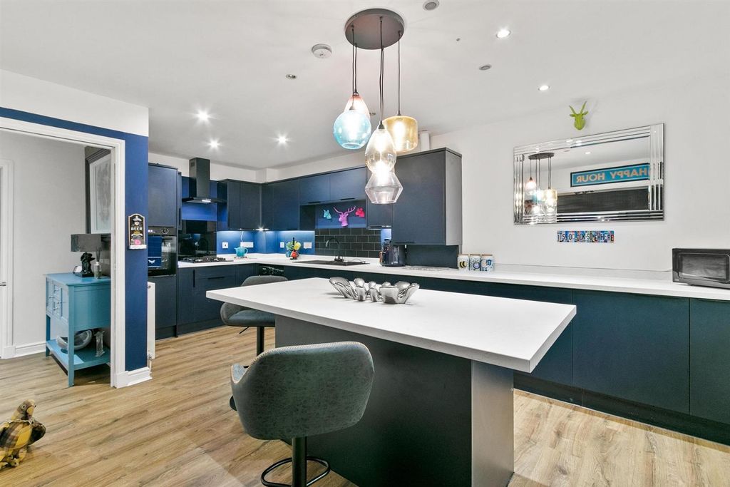 Property photo 3 of 24