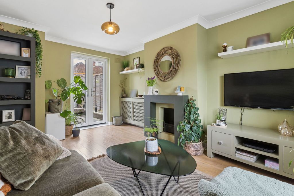 Property photo 2 of 18