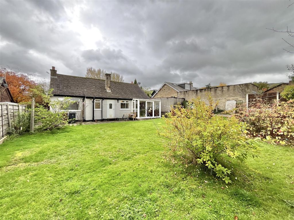 Property photo 2 of 13 Gardens