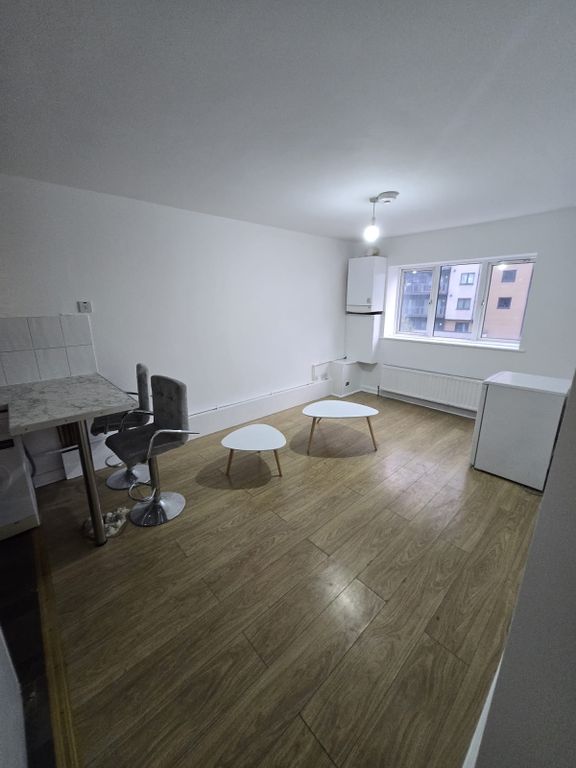 Property photo 1 of 9 One Bedroom Flat For Sale In Gants Hill