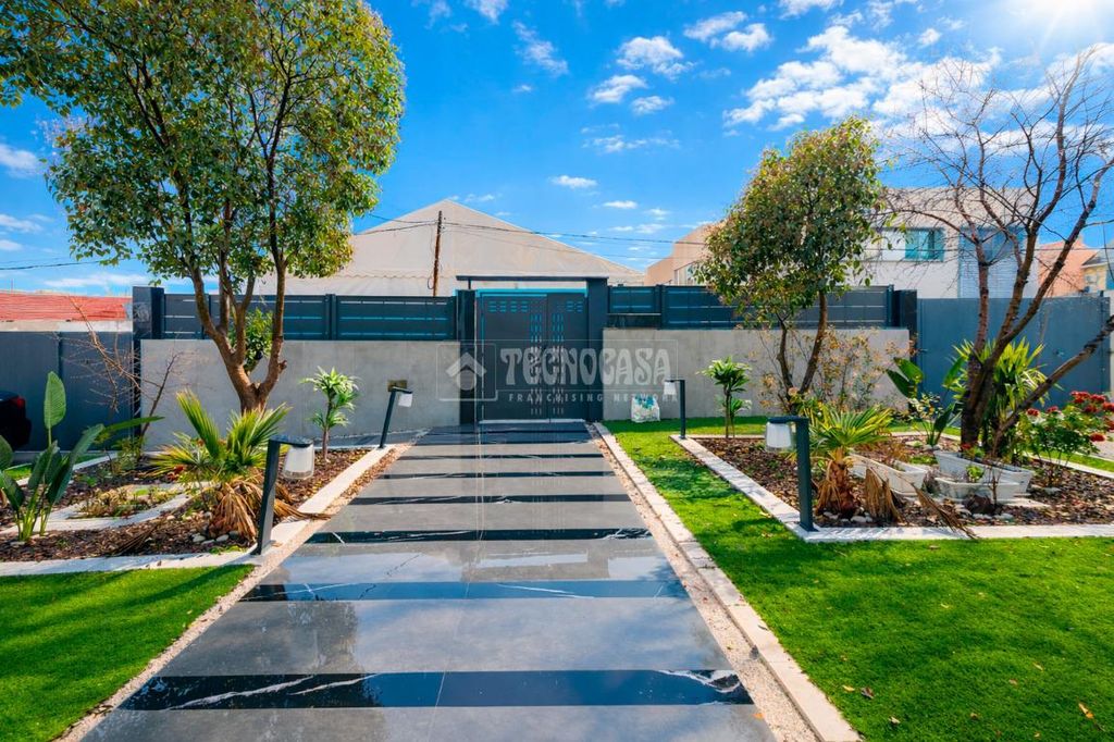 Property photo 2 of 31