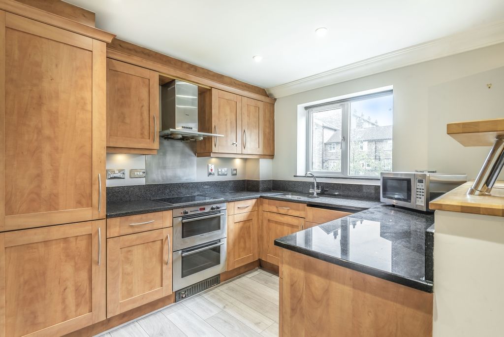 Property photo 2 of 6 Kitchen