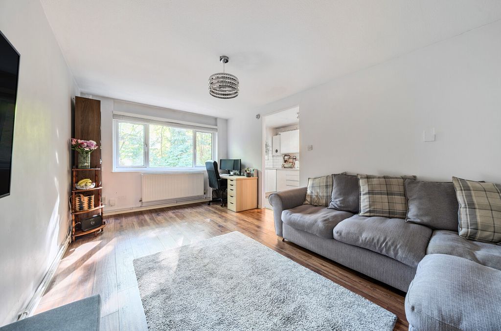 Property photo 2 of 11 1356635-24-68d289...