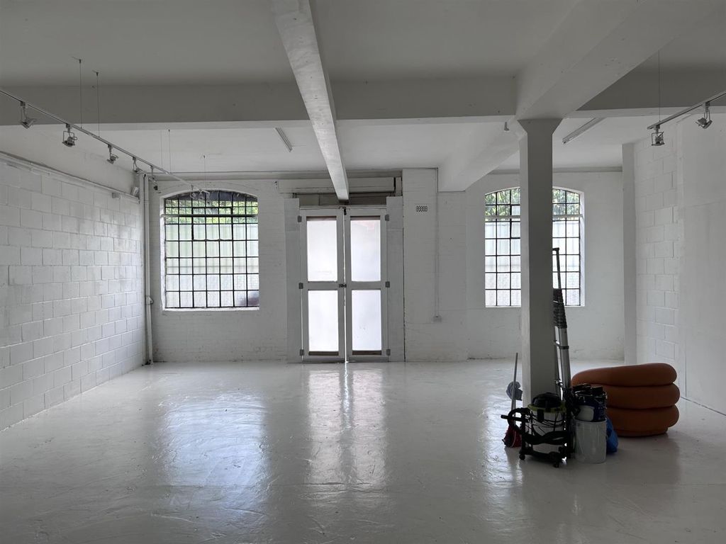 Property photo 1 of 13 Unit 6 - Stephen House 1B Darnley Road London E9 6