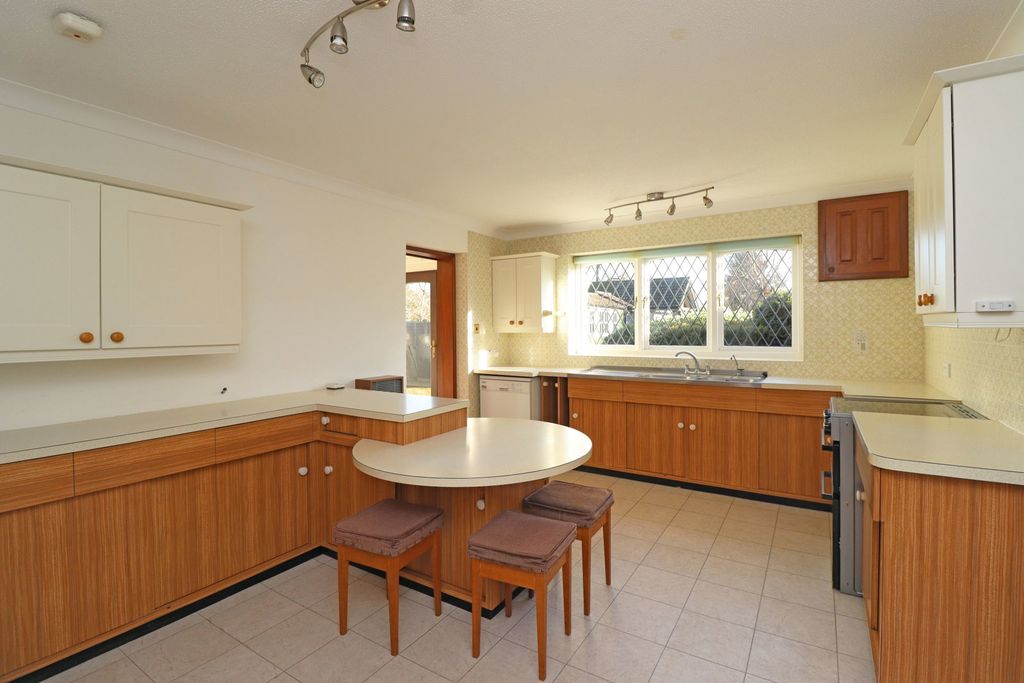 Property photo 3 of 36
