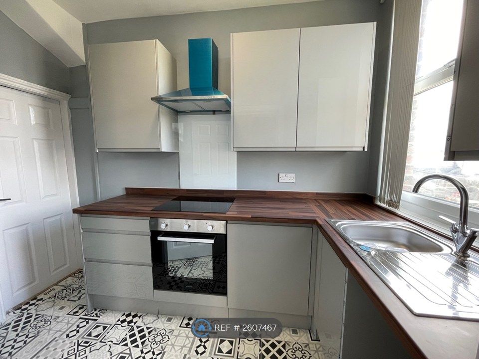 Property photo 2 of 7 Kitchen