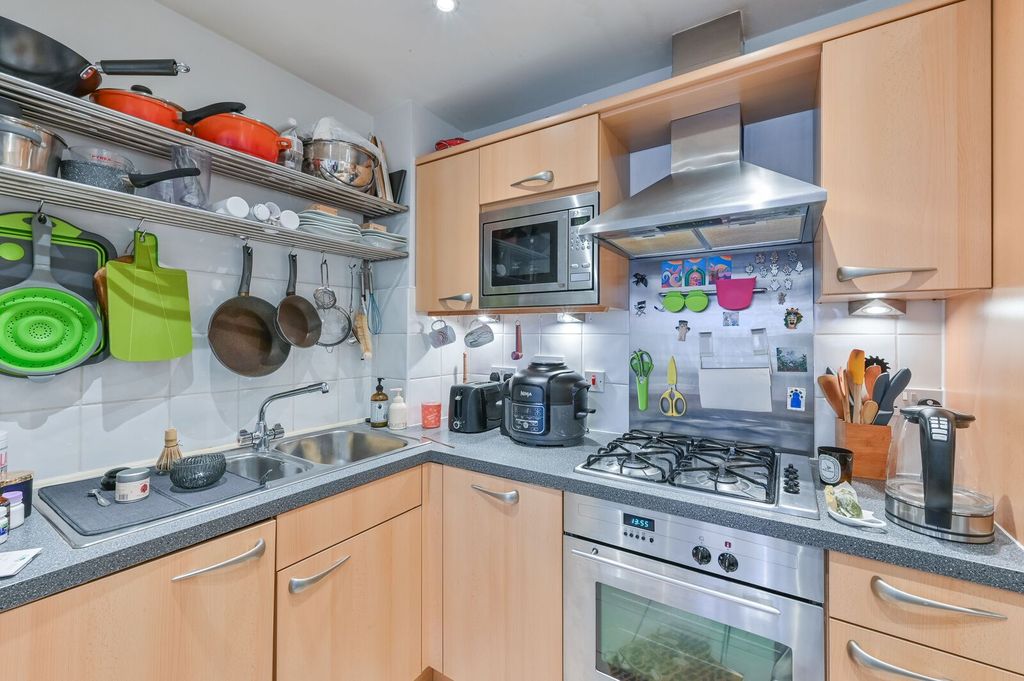 Property photo 3 of 12