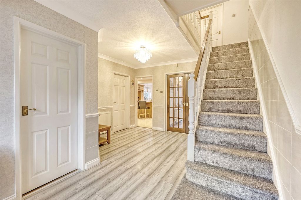 Property photo 2 of 24 Entrance Hall