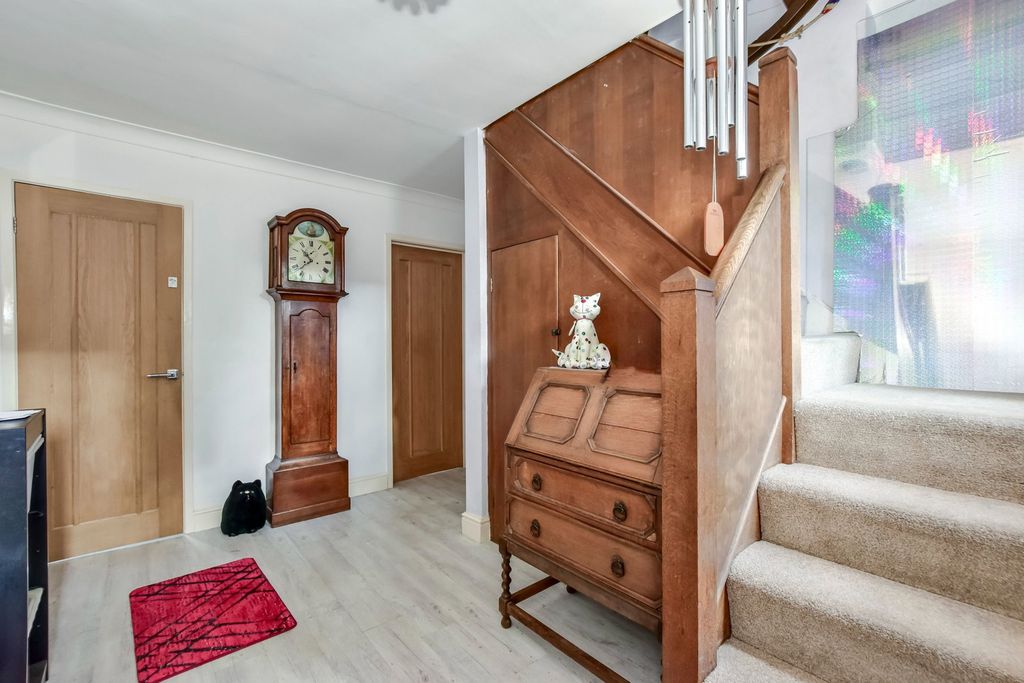 Property photo 2 of 31