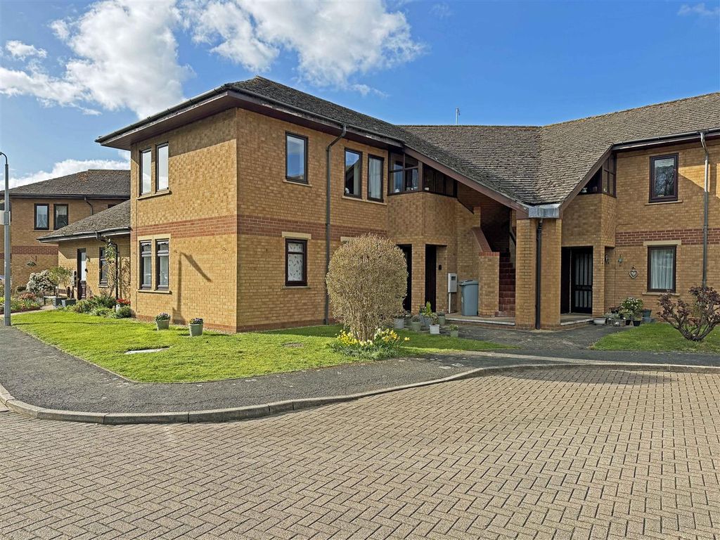 Property photo 1 of 12 Welland Mews, Stamford