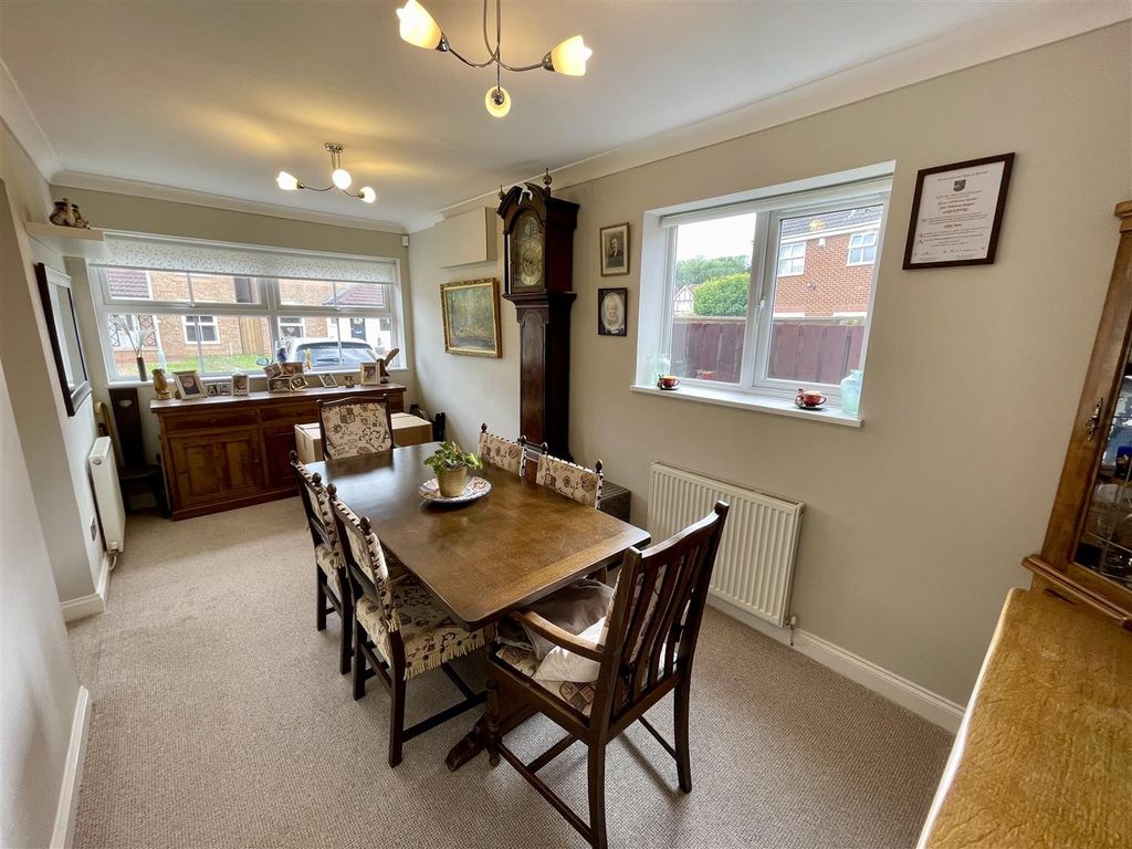 Property photo 3 of 18 Dining Room