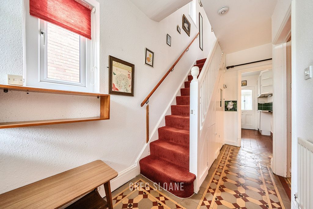 Property photo 3 of 16 1453479-16-69Fa2B9F83F43