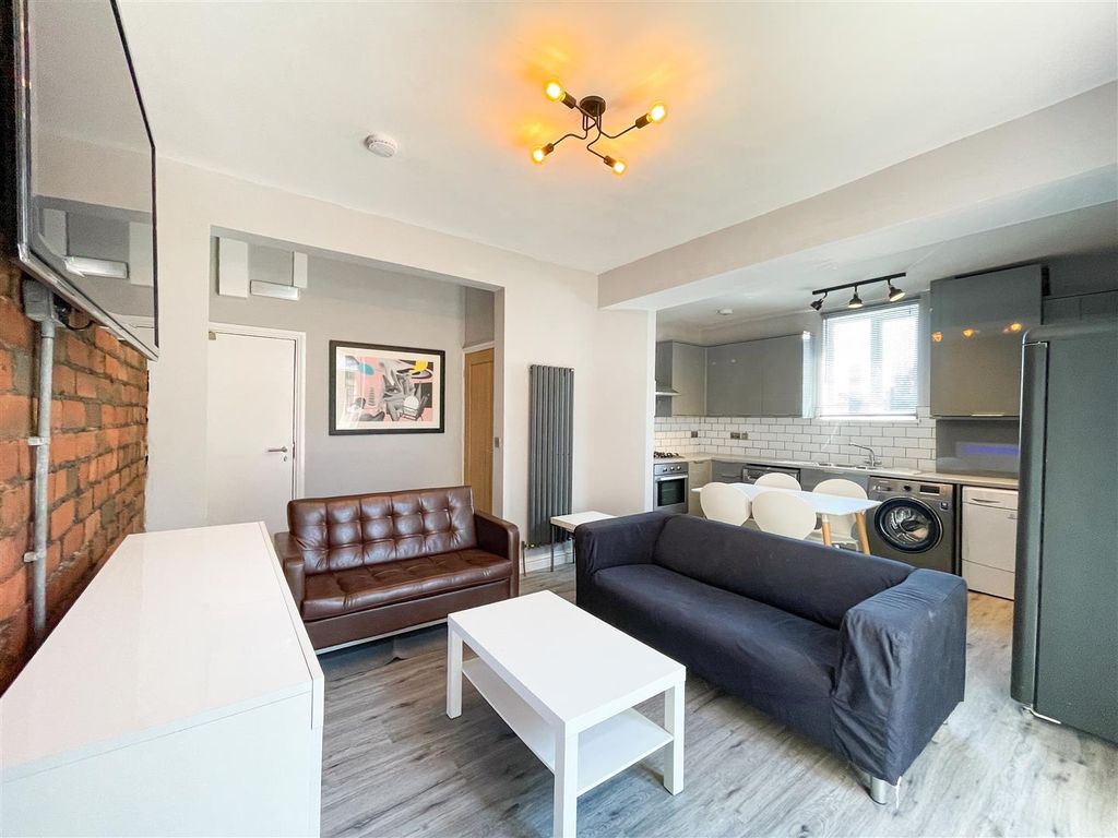 Property photo 1 of 16 22 Filey Street-10.Jpg