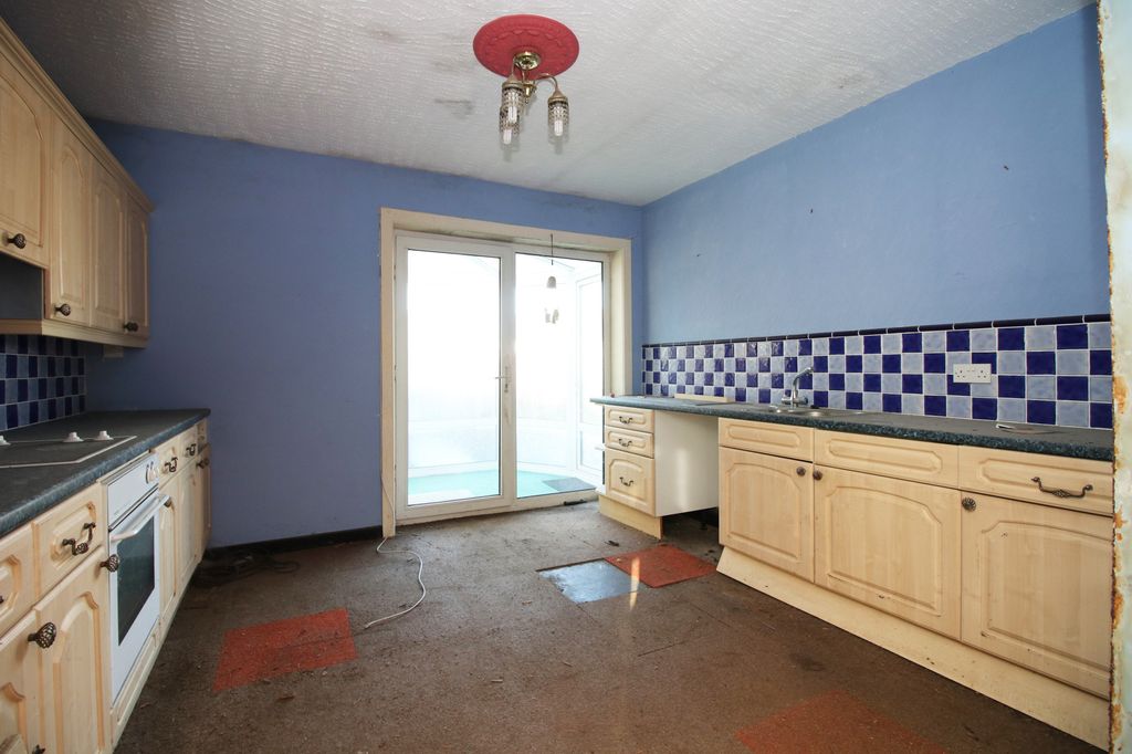 Property photo 2 of 21