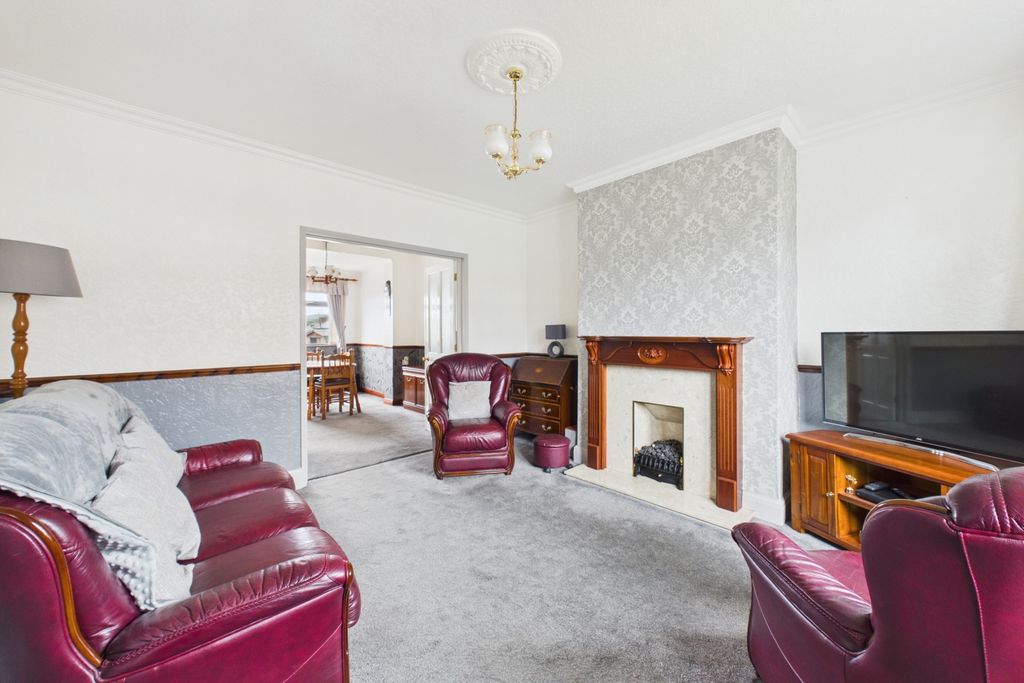 Property photo 2 of 18 Lounge